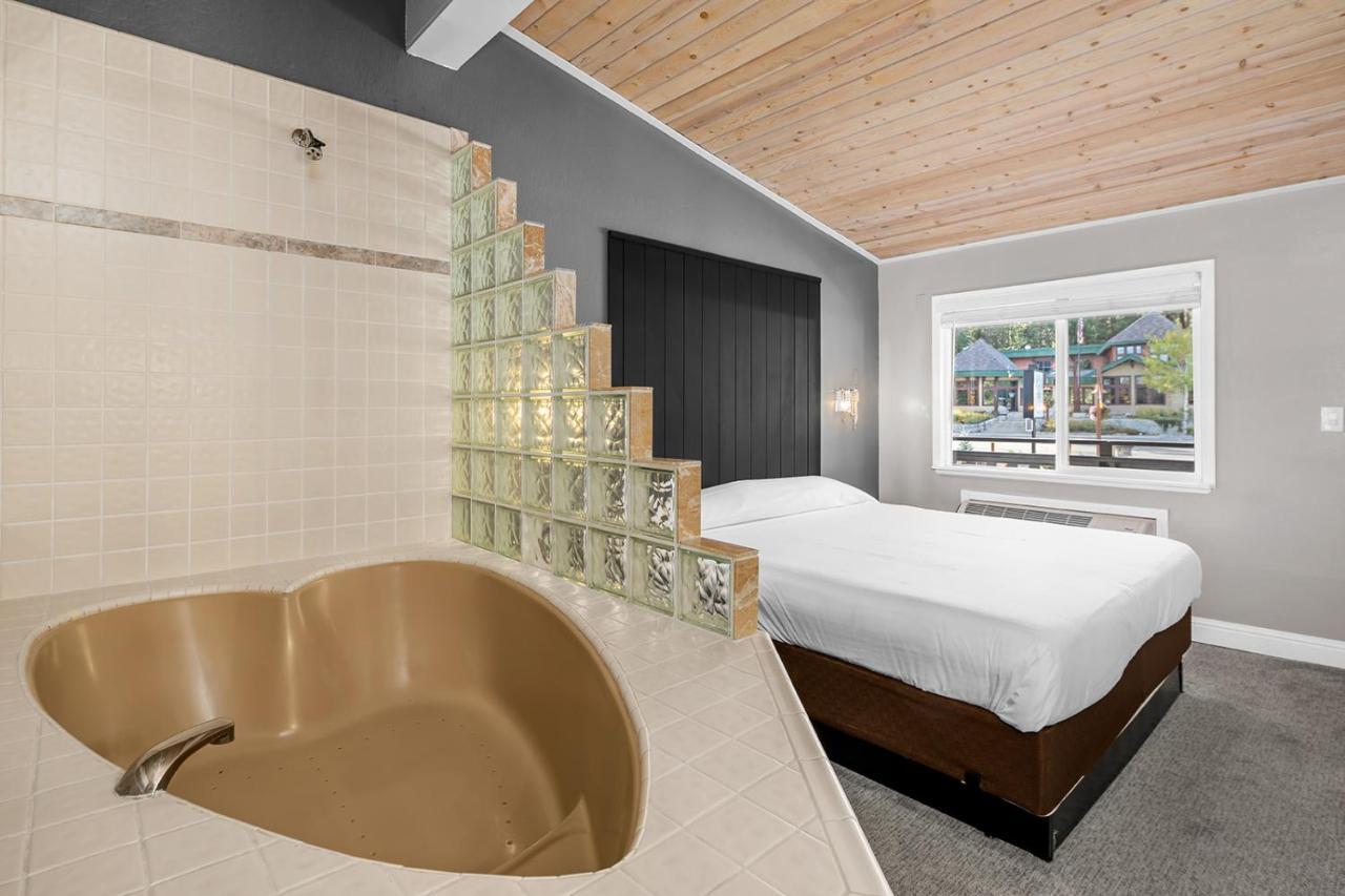 The Inn At Boatworks, Lake Tahoe ทาโฮซิตี ภายนอก รูปภาพ