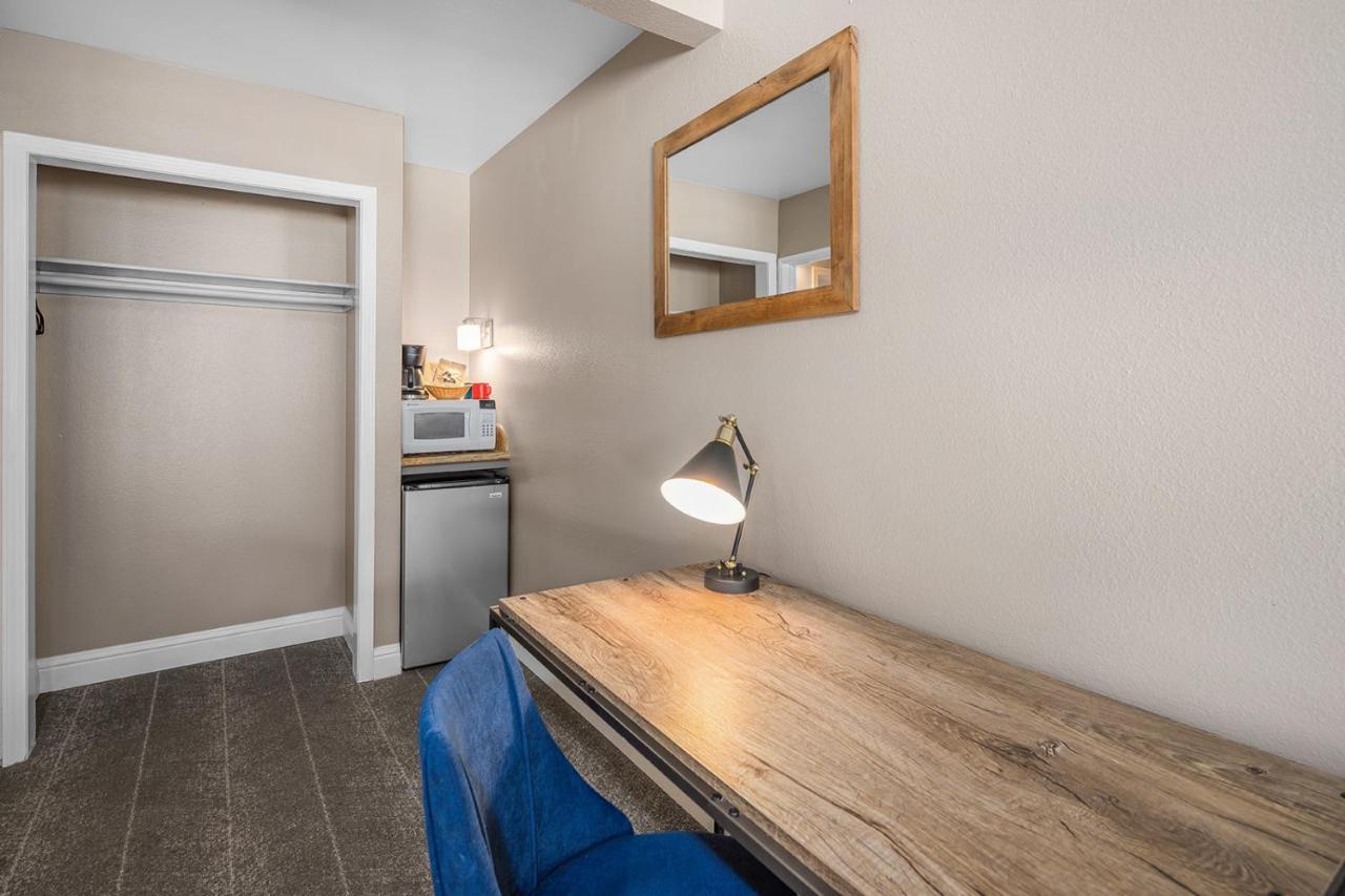 The Inn At Boatworks, Lake Tahoe ทาโฮซิตี ภายนอก รูปภาพ