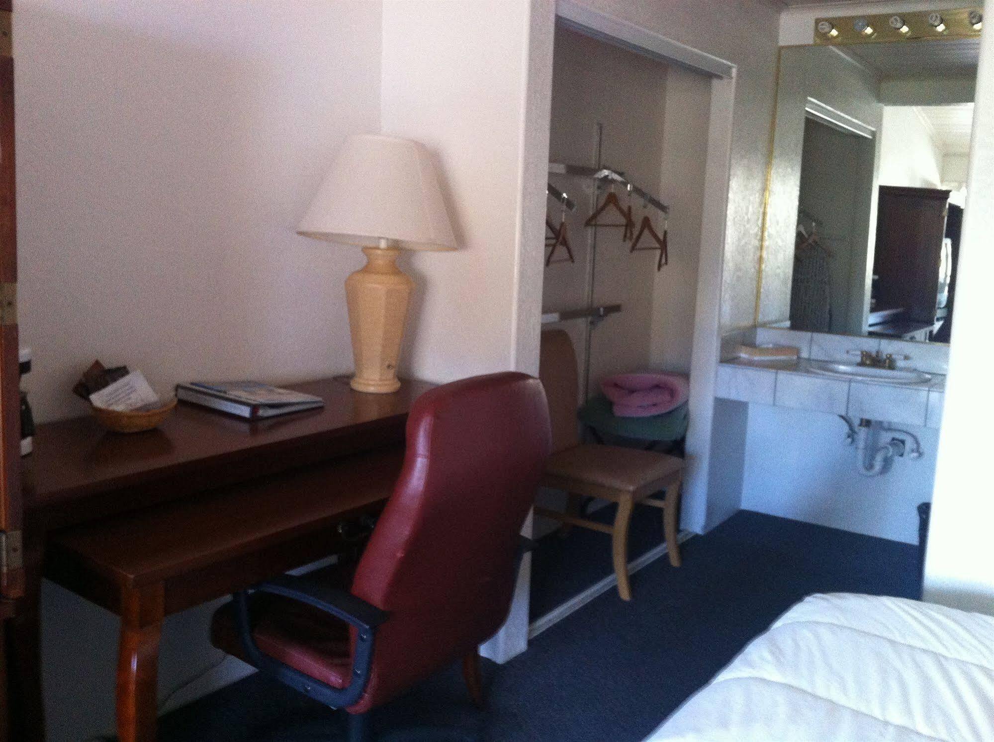 The Inn At Boatworks, Lake Tahoe ทาโฮซิตี ภายนอก รูปภาพ